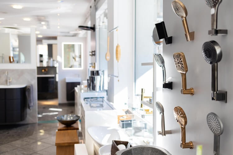 badaustellung_blick-in-den-raum_large